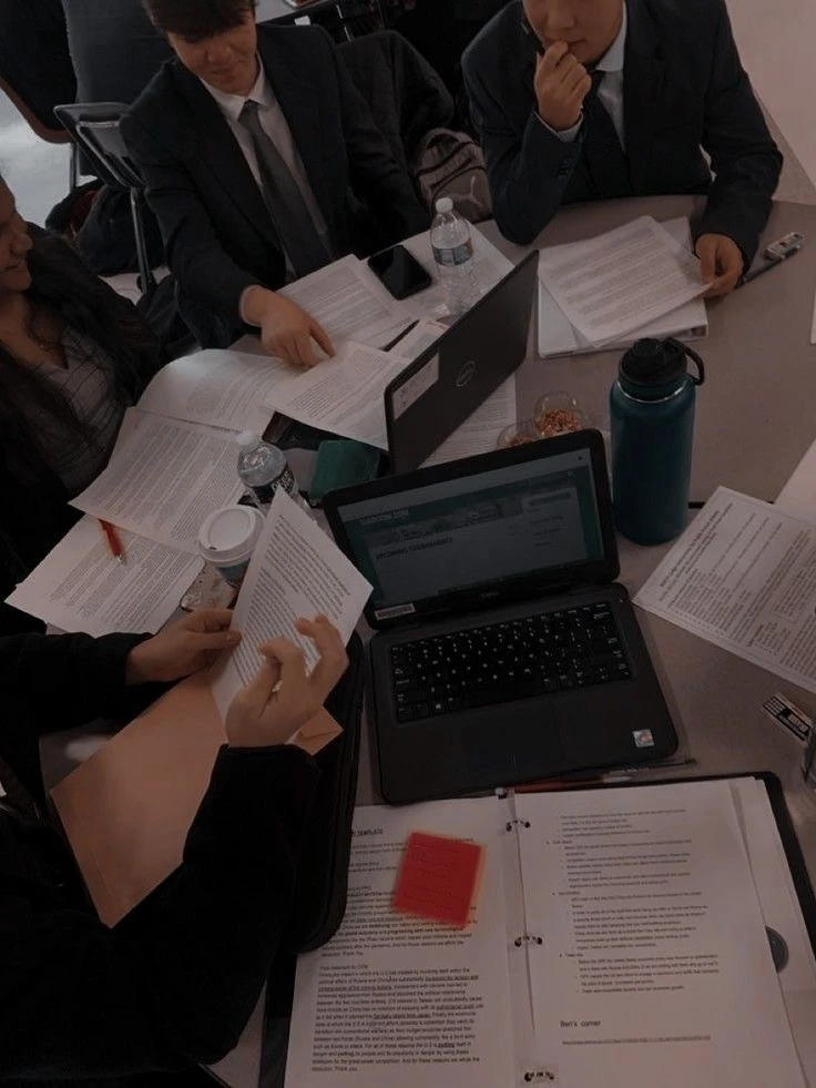 Elevant contact hero image